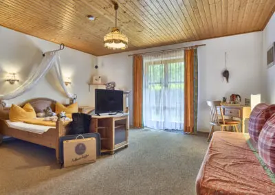 Romantik-Doppelzimmer mit Terrasse