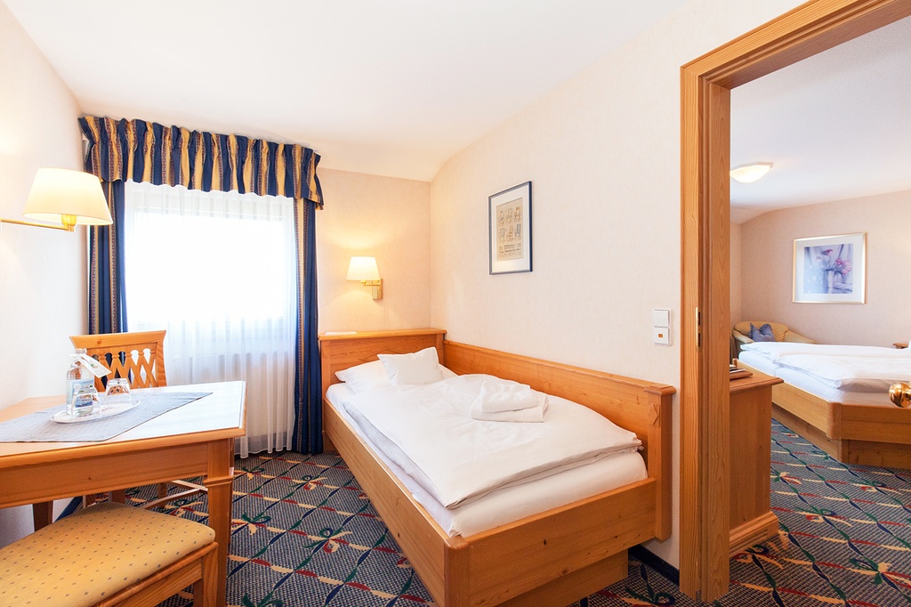 Comfort Zimmer C ruhig oder zur Seite 1-2 Räume ohne Balkon