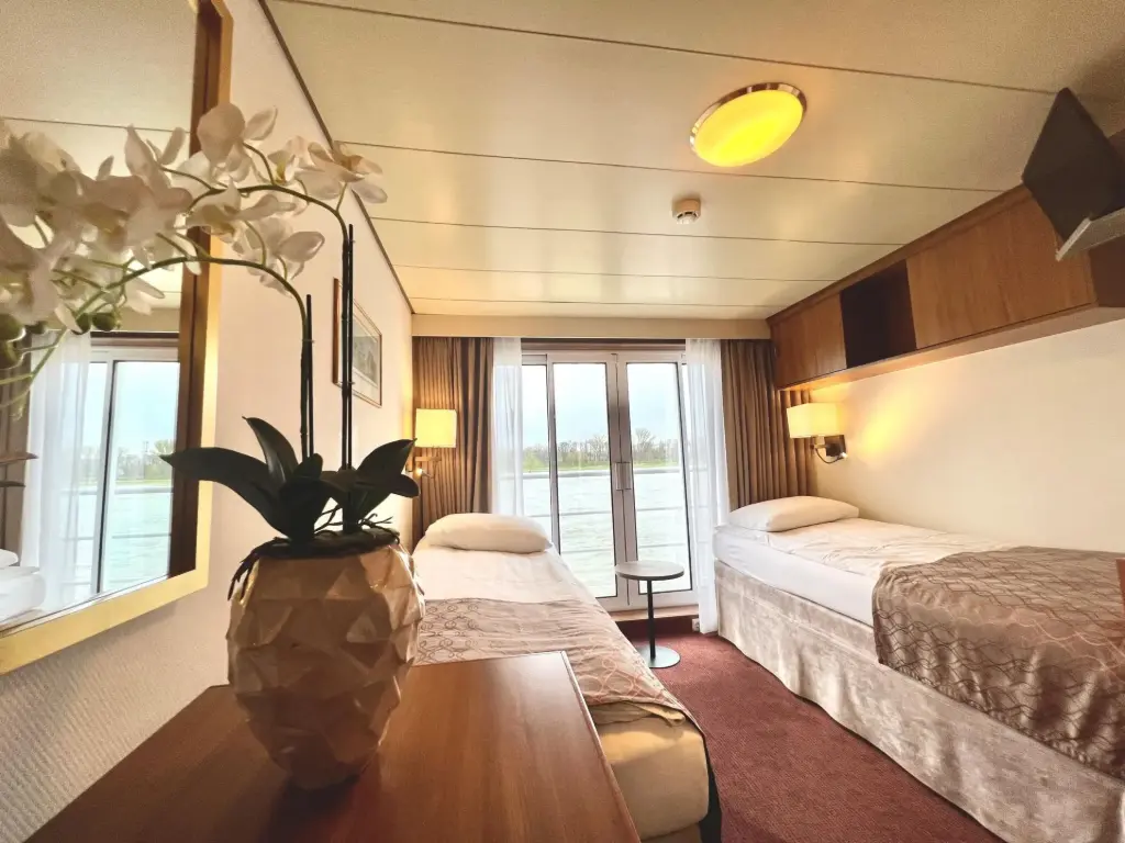 2-Bett Oberdeck Juniorsuite, frz. Balkon