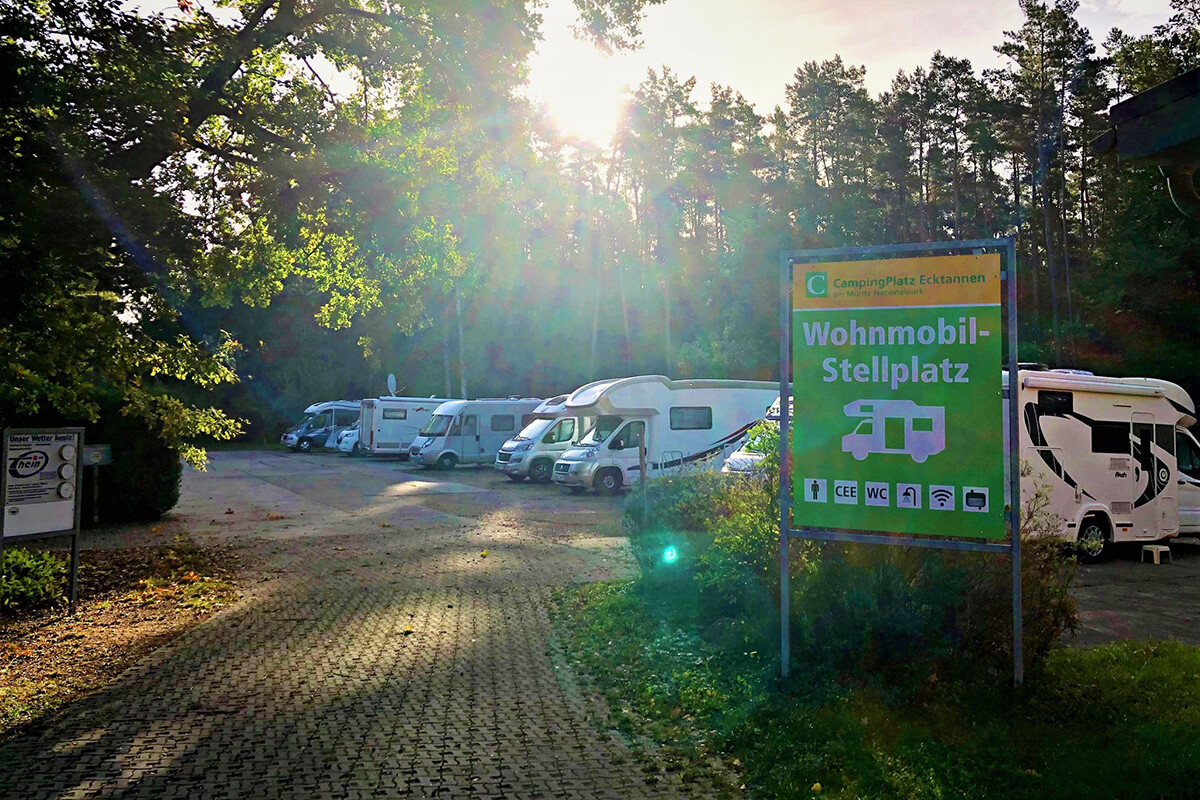 Wohnwagen mit PKW
