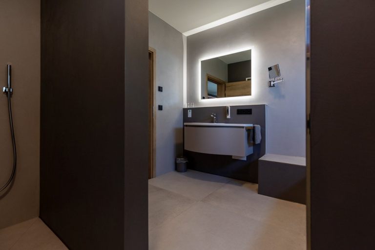 Suite 19