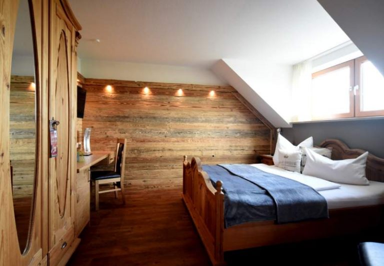 Doppelzimmer mit Balkon und Fernblick