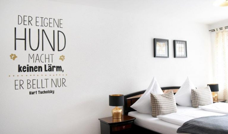 Doppelzimmer mit Balkon und Badewanne