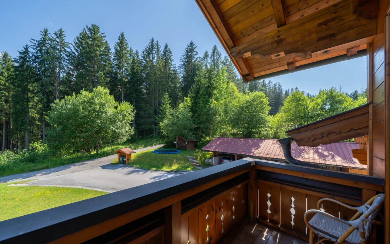 Ferienwohnung mit 2 Schlafzimmern und Balkon mit wundervollem Blick auf die Berge und ins Ennstal