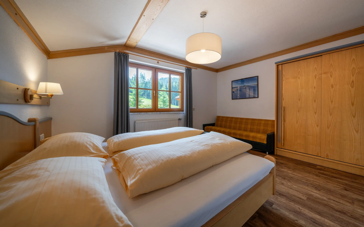 Ferienwohnung mit 2 Schlafzimmern und Balkon mit wundervollem Blick auf die Berge und ins Ennstal