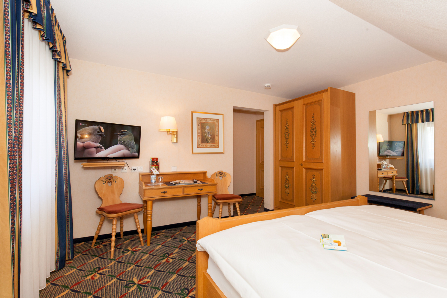 Economy Zimmer kein Balkon, Dachschräge, kurze Betten